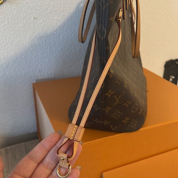 Louis Vuitton Neverfull MM - Picture 12 of 17